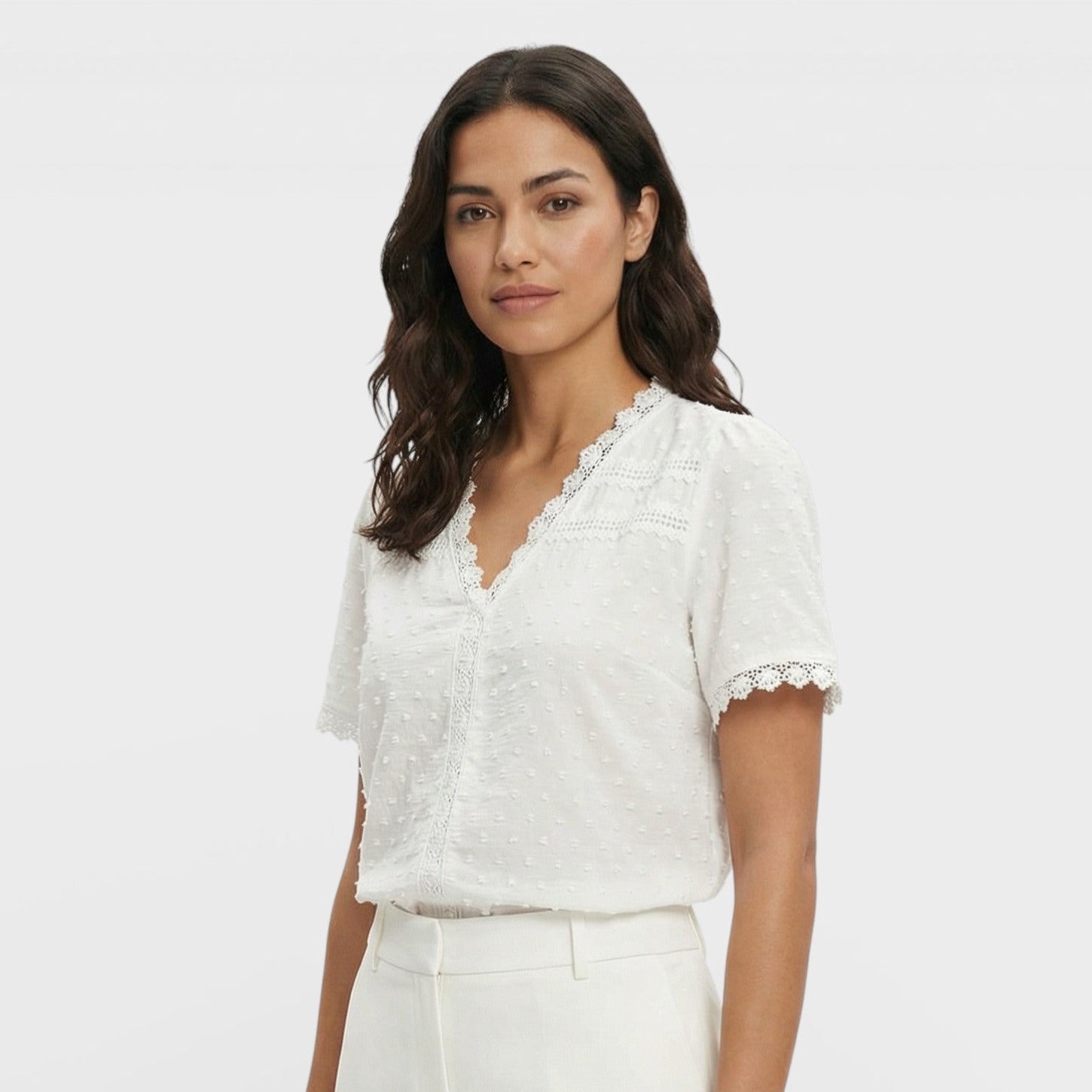 Lucía | Blusa Blanca Textura Escote Pico